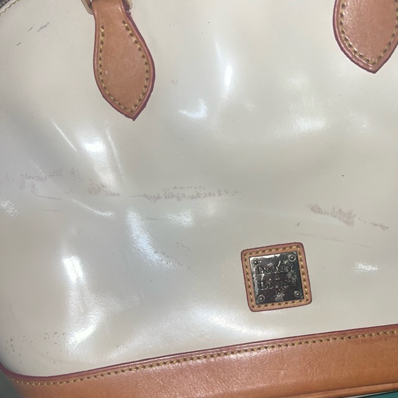 Dooney and Bourke, Zip Zip Satchel, Patent Leather, Pearl White, Tan Trim - Picture 4 of 4
